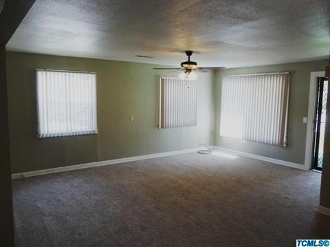898 E Academy Ave, Tulare, CA 93274 photo 4