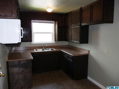 898 E Academy Ave, Tulare, CA 93274 photo 3
