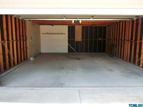 898 E Academy Ave, Tulare, CA 93274 photo 2
