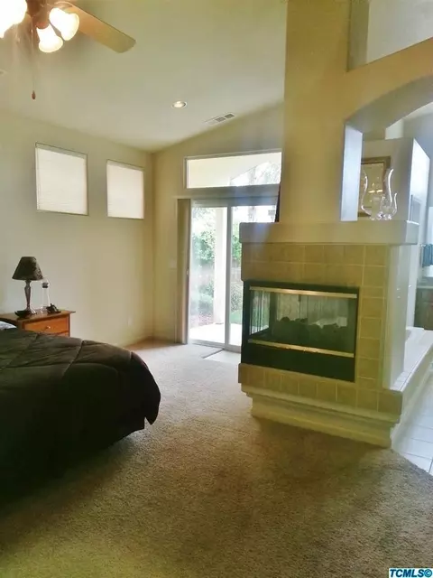 1238 E Mesa Ct, Visalia, CA 93292 photo 21
