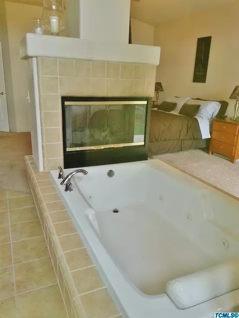 1238 E Mesa Ct, Visalia, CA 93292 photo 25