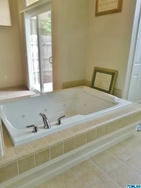 1238 E Mesa Ct, Visalia, CA 93292 photo 24