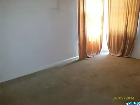 830 E Academy Ave, Tulare, CA 93274 photo 4