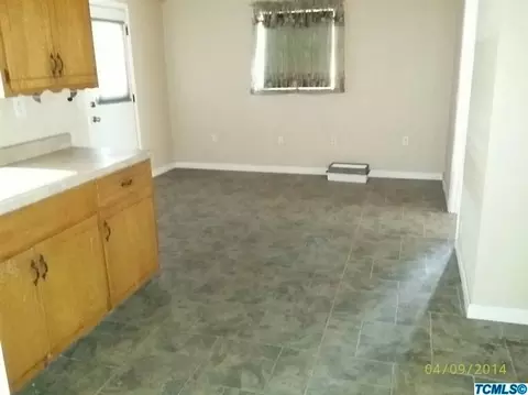 830 E Academy Ave, Tulare, CA 93274 photo 5