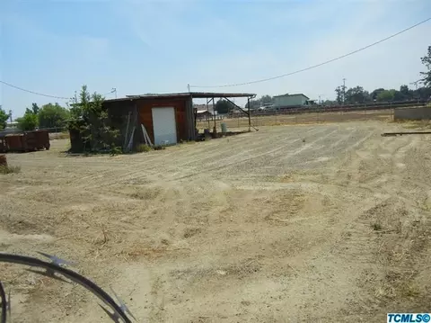 1027 E Douglas Ave, Visalia, CA 93292 photo 3