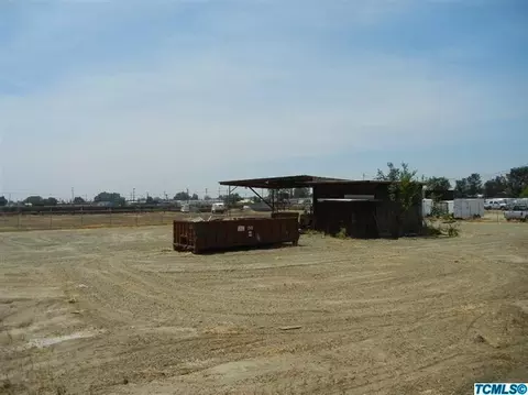 1027 E Douglas Ave, Visalia, CA 93292 photo 6