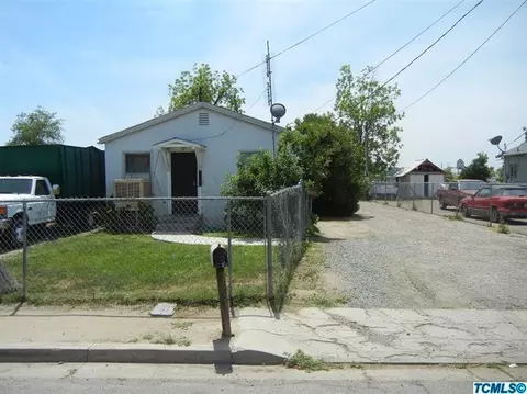 1027 E Douglas Ave, Visalia, CA 93292 photo 1