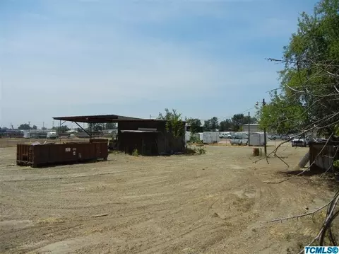 1027 E Douglas Ave, Visalia, CA 93292 photo 7