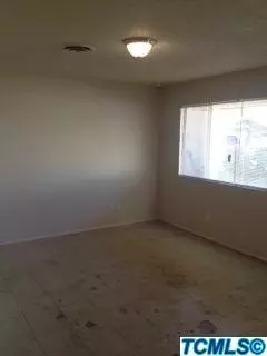 691 E Compton Ave, Pixley, CA 93256 photo 4