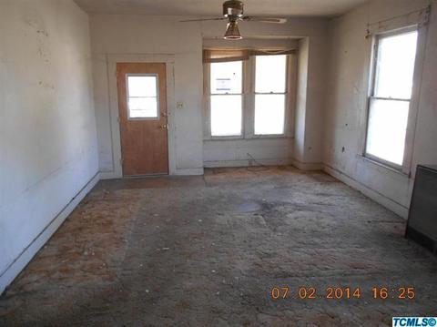 229 Elm St, Hanford, CA 93230 photo 2