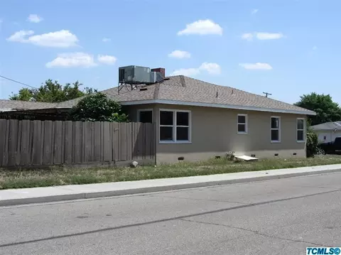 1376 Pine St, Selma, CA 93662 photo 4