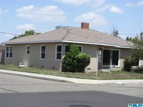 1376 Pine St, Selma, CA 93662 photo 2
