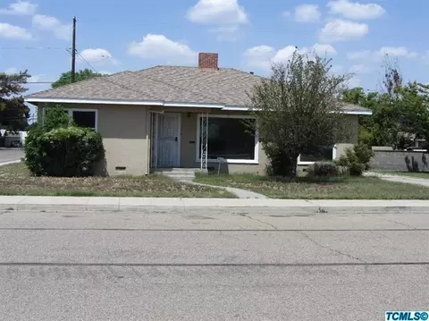 1376 Pine St, Selma, CA 93662 photo 1