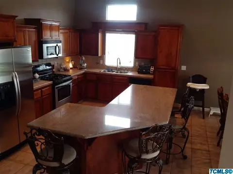 2002 E Bridger Ave, Tulare, CA 93274 photo 9