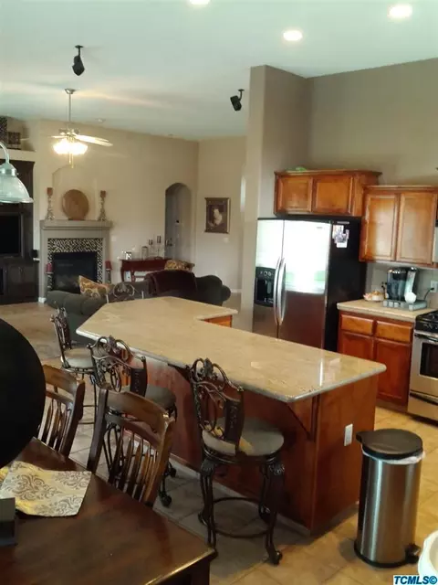 2002 E Bridger Ave, Tulare, CA 93274 photo 17