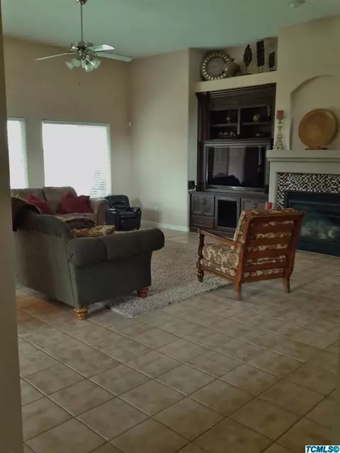 2002 E Bridger Ave, Tulare, CA 93274 photo 13