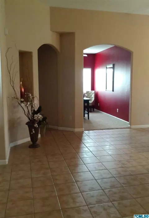 2002 E Bridger Ave, Tulare, CA 93274 photo 7