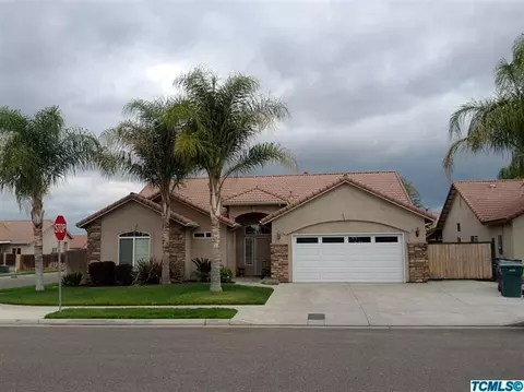 2002 E Bridger Ave, Tulare, CA 93274 photo 1