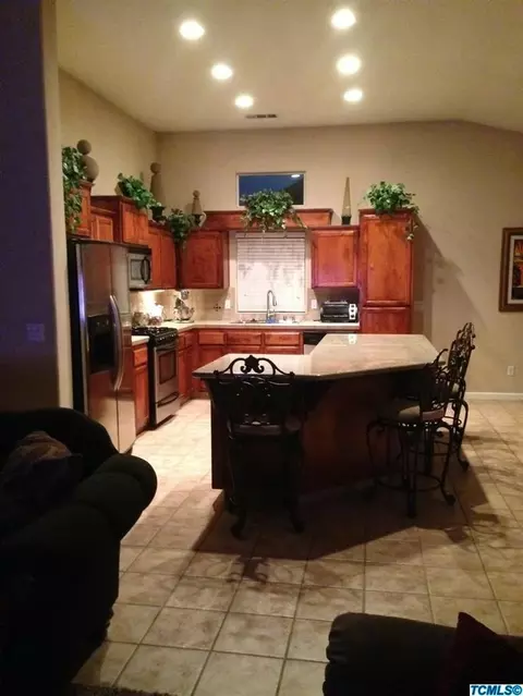 2002 E Bridger Ave, Tulare, CA 93274 photo 10