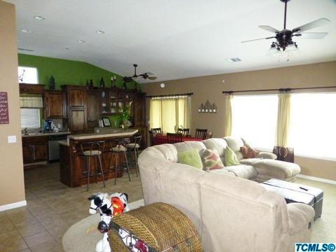 2018 E Bridger Ct, Tulare, CA 93274 photo 8