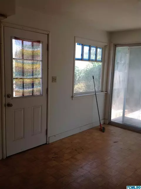 209 S D St, Exeter, CA 93221 photo 9