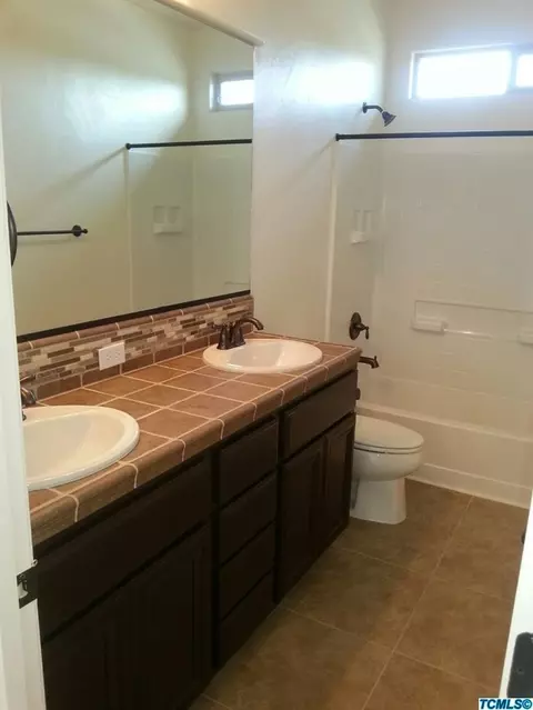 3906 E Laura Ave, Visalia, CA 93292 photo 3
