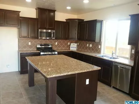 3906 E Laura Ave, Visalia, CA 93292 photo 2
