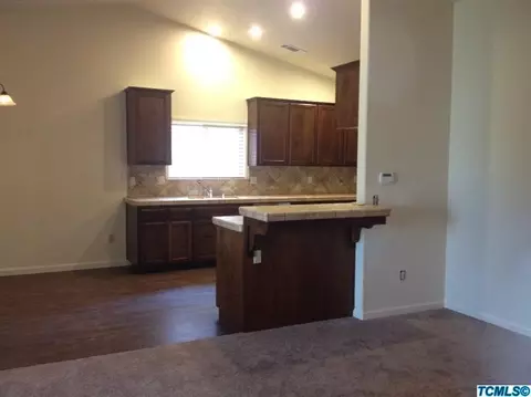 1002 E Margalo Ct, Visalia, CA 93292 photo 4