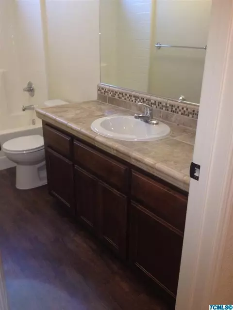1002 E Margalo Ct, Visalia, CA 93292 photo 13