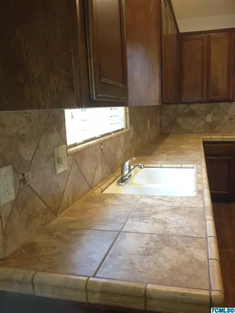 1002 E Margalo Ct, Visalia, CA 93292 photo 6