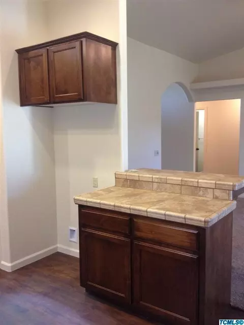 1002 E Margalo Ct, Visalia, CA 93292 photo 7