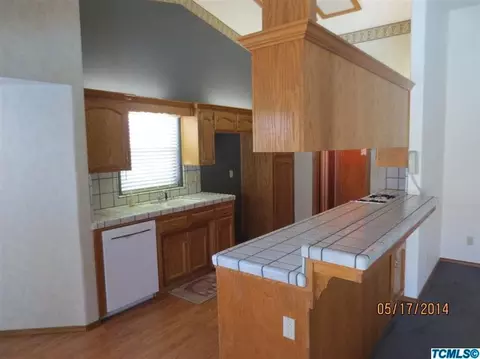 1630 E Vine Ct, Visalia, CA 93291 photo 4