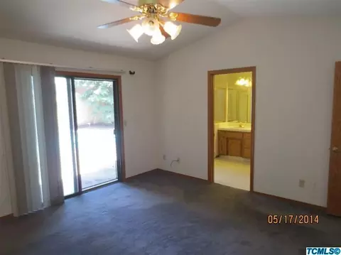 1630 E Vine Ct, Visalia, CA 93291 photo 5