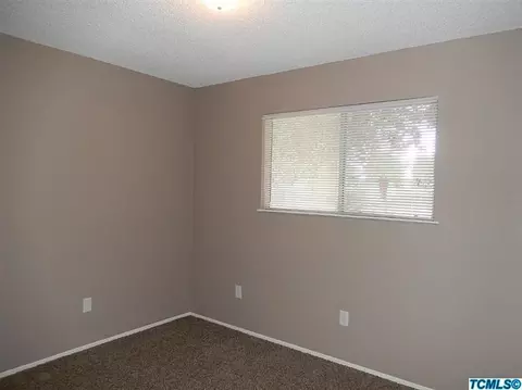 1415 E Frances Ave, Tulare, CA 93274 photo 8