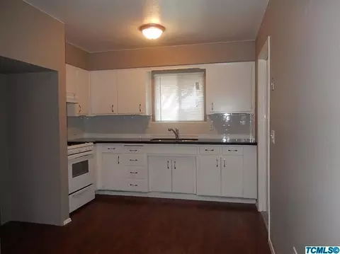 1415 E Frances Ave, Tulare, CA 93274 photo 4