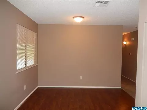 1415 E Frances Ave, Tulare, CA 93274 photo 5