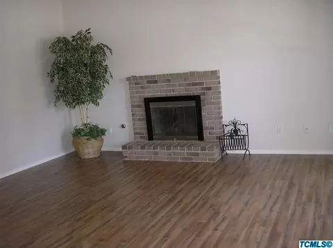 2820 E Delta Ave, Visalia, CA 93292 photo 3