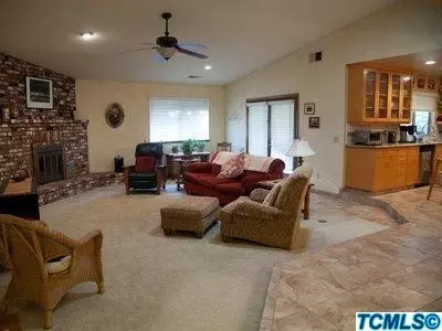 1225 E Cambridge, Visalia, CA 93292 photo 5