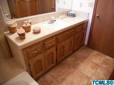 1225 E Cambridge, Visalia, CA 93292 photo 17