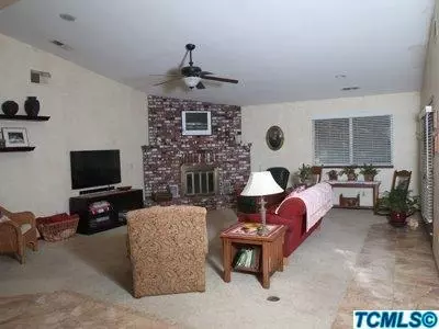 1225 E Cambridge, Visalia, CA 93292 photo 6