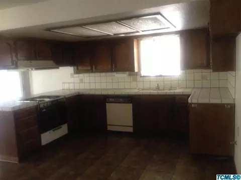 2323 E Iris Ave, Visalia, CA 93292 photo 8