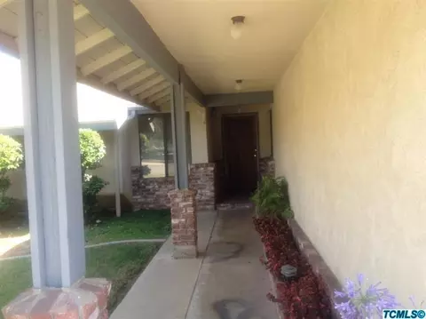 2323 E Iris Ave, Visalia, CA 93292 photo 4