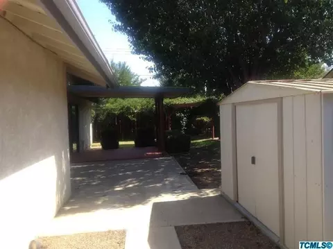 2323 E Iris Ave, Visalia, CA 93292 photo 22