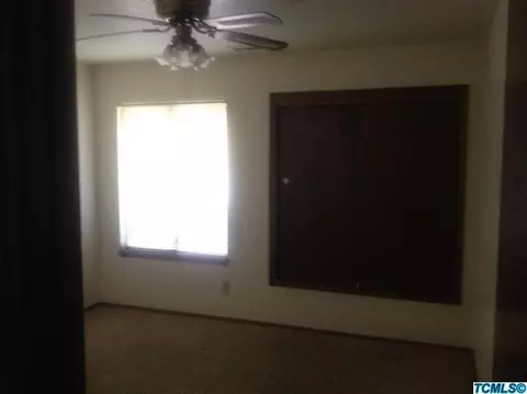 2323 E Iris Ave, Visalia, CA 93292 photo 12