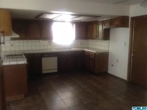 2323 E Iris Ave, Visalia, CA 93292 photo 7