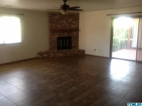2323 E Iris Ave, Visalia, CA 93292 photo 6
