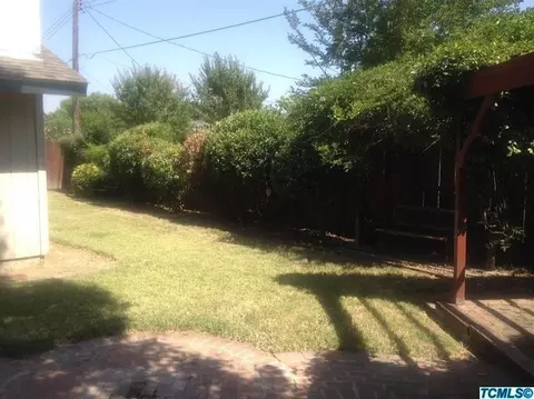 2323 E Iris Ave, Visalia, CA 93292 photo 19