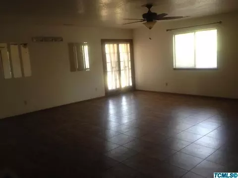 2323 E Iris Ave, Visalia, CA 93292 photo 9