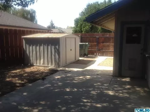 2323 E Iris Ave, Visalia, CA 93292 photo 23