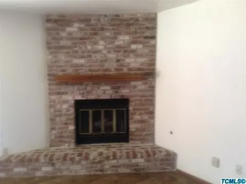 2323 E Iris Ave, Visalia, CA 93292 photo 11
